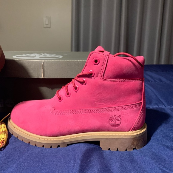 Pink Timberland girls boots. - Picture 2 of 8